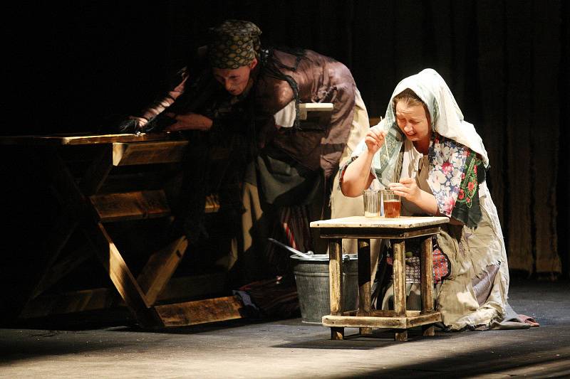 Ruské Divadlo A. S. Puškina z Magnitogorsku představilo na divadelním festivalu v Hradci Králové hru Bouře.