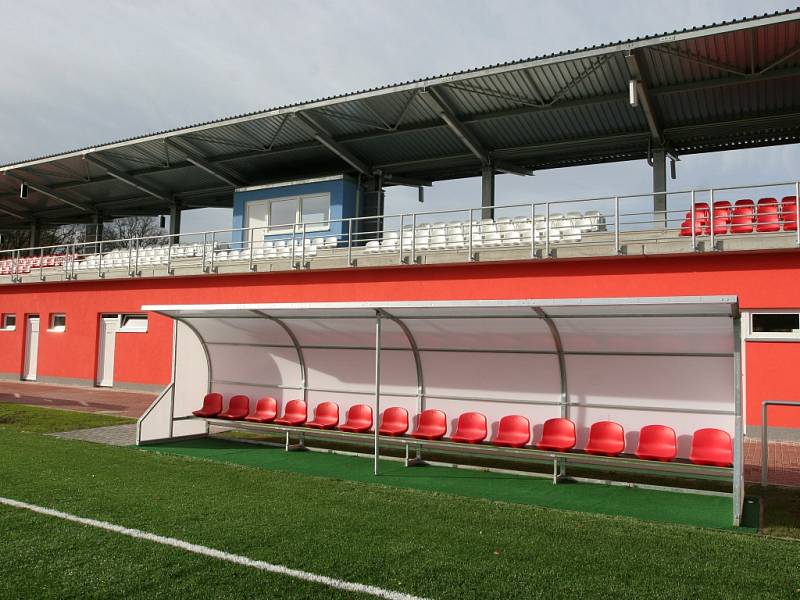 Zrekonstruovaný sportovní areál oddílu Slavia Hradec Králové.