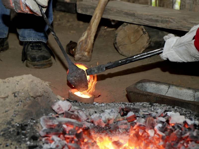 Dny živé archeologie v Archeoparku pravěku Všestary.