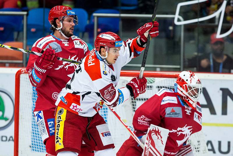 Hokejová extraliga: Mountfield HK - HC Oceláři Třinec.