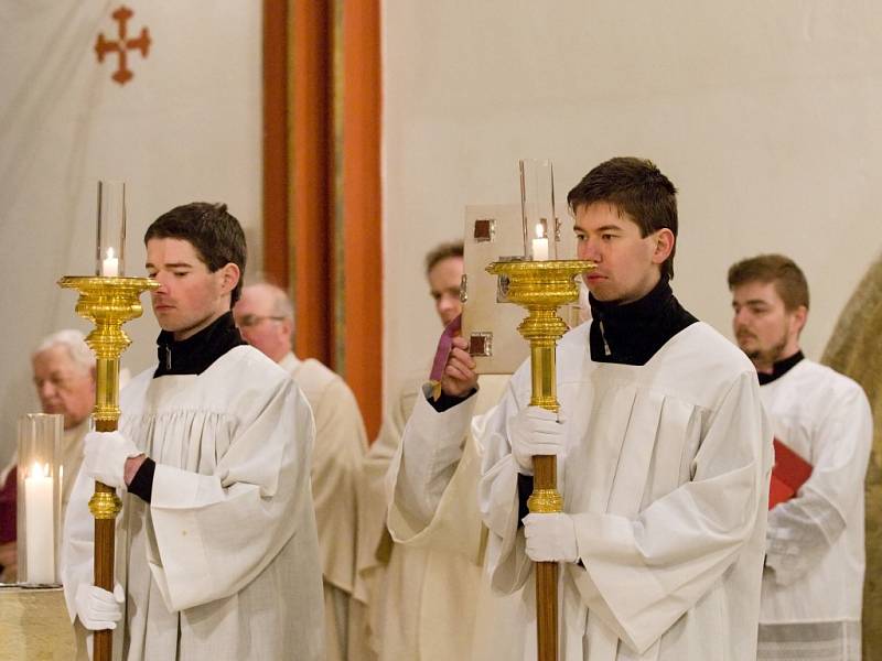 Mše svatá sloužená pomocným biskupem Josefem Kajnekem v královéhradecké katedrále sv. Ducha.