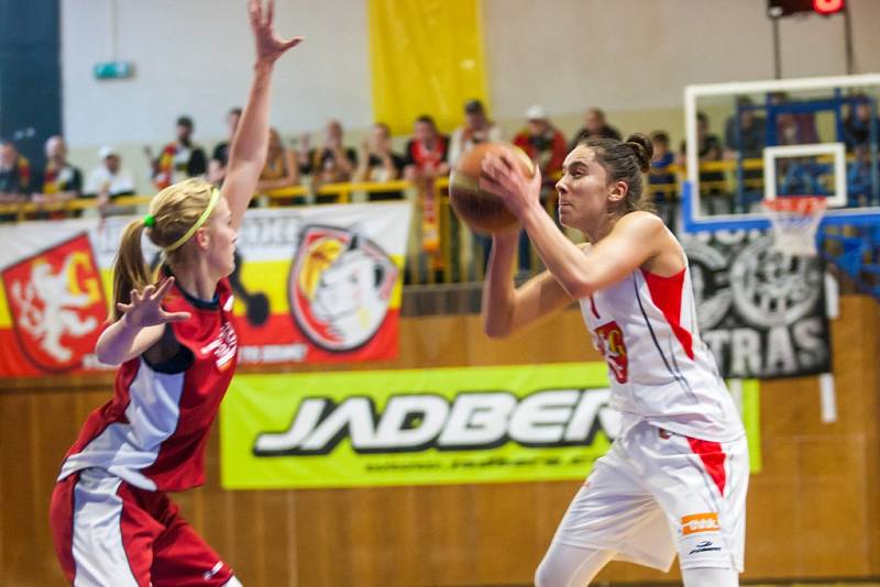 Ženská basketbalová liga - semifinále play off: Sokol Hradec Králové - Basketball Nymburk.