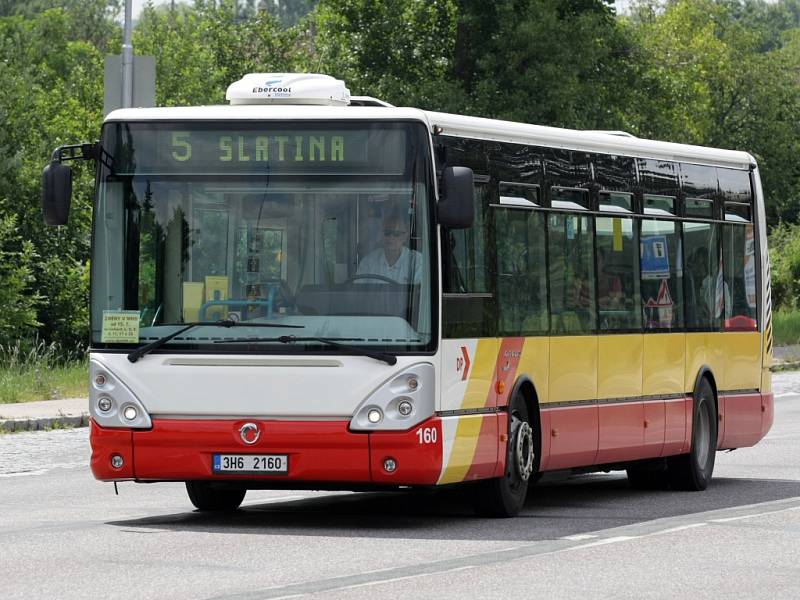 Autobus královéhradecké MHD. Ilustrační fotografie.