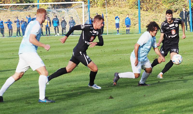 3. kolo MOL Cupu: FK Chlumec nad Cidlinou (ve světlém) - FC Hradec Králové 0:4.