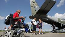 Open Skies for Handicaped na letišti v Hradci Králové.