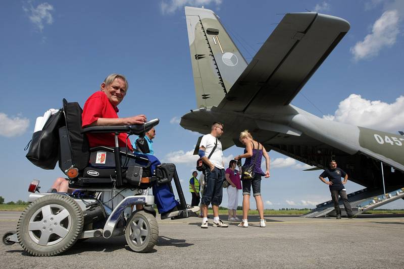 Open Skies for Handicaped na letišti v Hradci Králové.