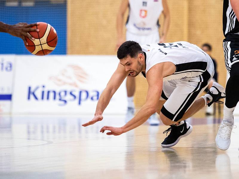 Kooperativa NBL: Královští sokoli - ČEZ Basketball Nymburk.