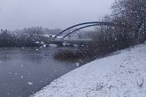 Naděje na bílé Vánoce i v nižších polohách patrně zhatí teploty, které se podle meteorologů vyšplhají na Štědrý den v Královéhradeckém kraji až k devíti stupňům Celsia.