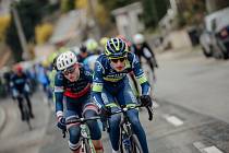 v sedle. Silniční cyklisté Elkov Kasper (vpravo) se už těší na další ostré starty. Foto: Jan Brychta