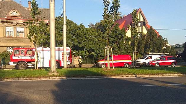 Několik hasičských jednotek zasahovalo 18. září ve Střelecké ulici.