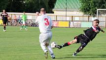 Krajský přebor ve fotbale: Červený Kostelec - Slavia Hradec Králové.