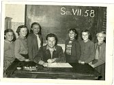 Žákyně smidarské školy narozené v roce 1945.