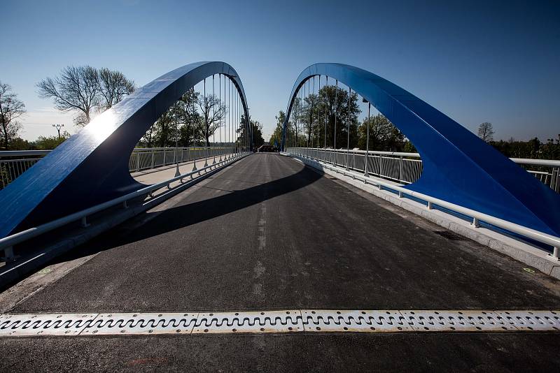 Otevření nového mostu ve Svinarech.