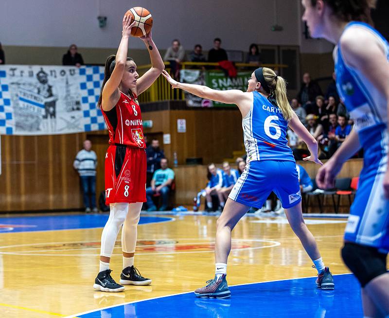 Ženská basketbalová liga: Sokol Nilfisk Hradec Králové - BK Loko Trutnov.