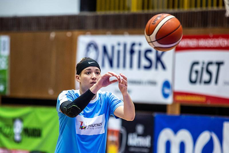 Ženská basketbalová liga: Sokol Nilfisk Hradec Králové - BK Loko Trutnov.