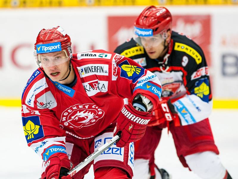 Hokejová extraliga: Mountfield HK - HC Oceláři Třinec.