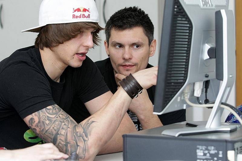 Michael Beran a Kamil Feifer, jezdci freestyle BMX při on-line rozhovoru v Hradeckém deníku v pátek 16. dubna 2010.