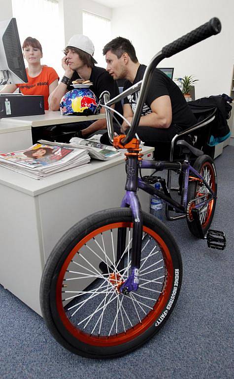 Michael Beran a Kamil Feifer, jezdci freestyle BMX při on-line rozhovoru v Hradeckém deníku v pátek 16. dubna 2010.