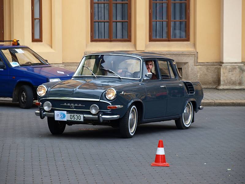 Novobydžovský čtverec - memoriál Elišky Junkové.