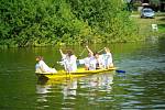 Tradiční Regata na řece Orlici - závod lodí v chatové osadě Dubina.