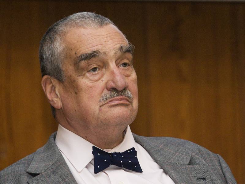 Karel Schwarzenberg v Muzeu východních Čech v Hradci Králové.