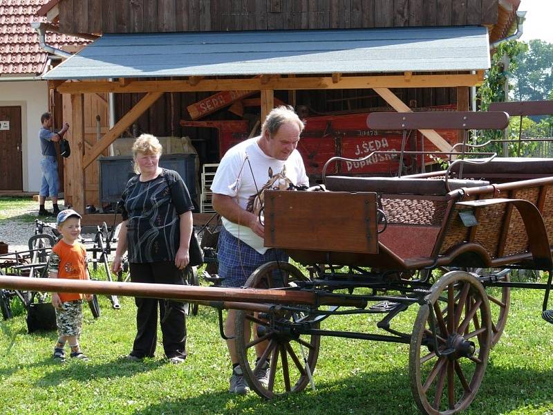 Podorlický skanzev v Krňovicích; historická zemědělská technika