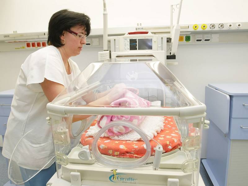 Jednotka intenzivní péče pro novorozence na dětské klinice ve Fakultní nemocnici Hradec Králové.