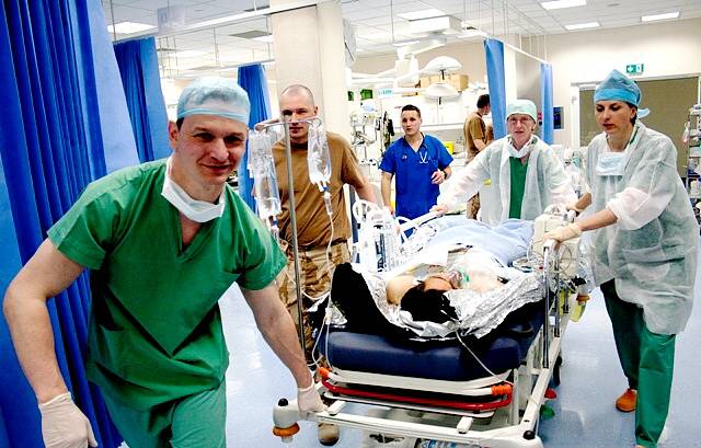 Český tým chirurgů a zdravotnického personálu v akci v Afghánistánu.