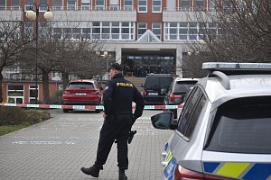 V pondělí 11. března po 13. hodině policie evakuovala budovu Univerzity Hradce Králové.