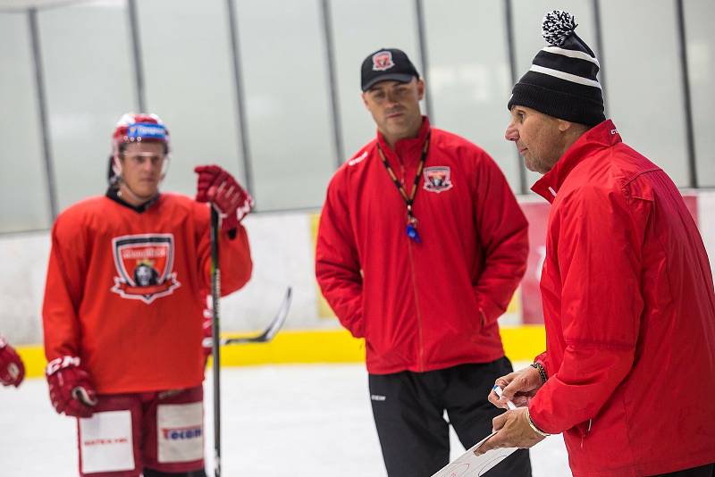 Hradečtí hokejisté zahájili přípravu na ledě
