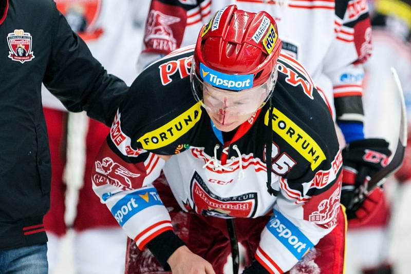 Semifinále Generali play off hokejové extraligy: Mountfield HK - HC Kometa Brno.