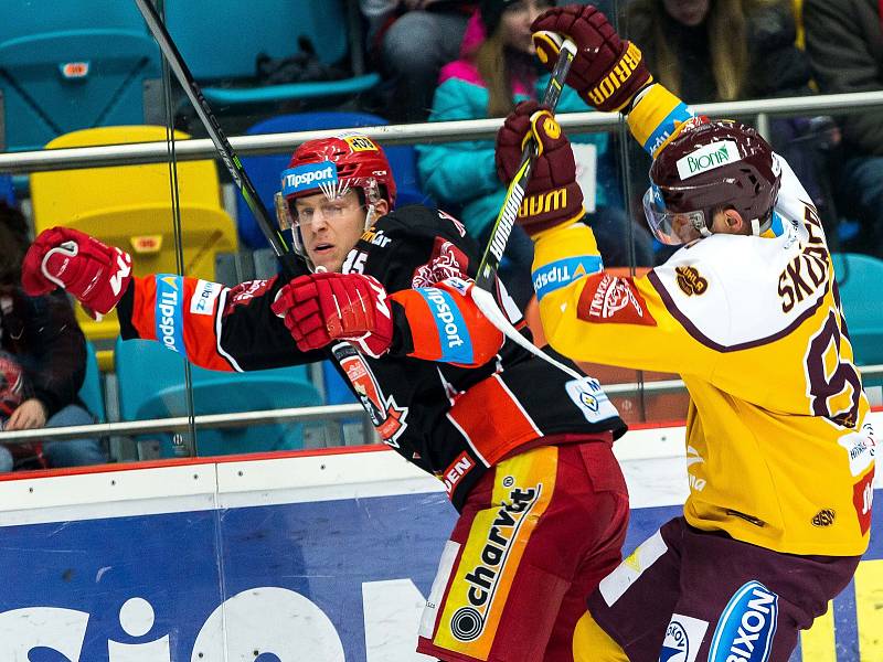 Hokejová extraliga: Mountfield HK - HC Dukla Jihlava.