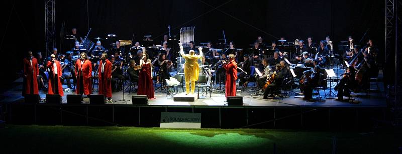 Vystoupení Queen Symphonic na Všesportovním stadionu v Hradci Králové.