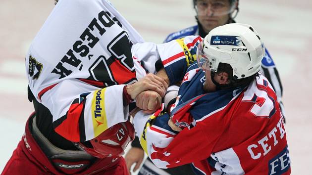 Hokejová extraliga: Mountfield HK - HC ČSOB Pojišťovna Pardubice.