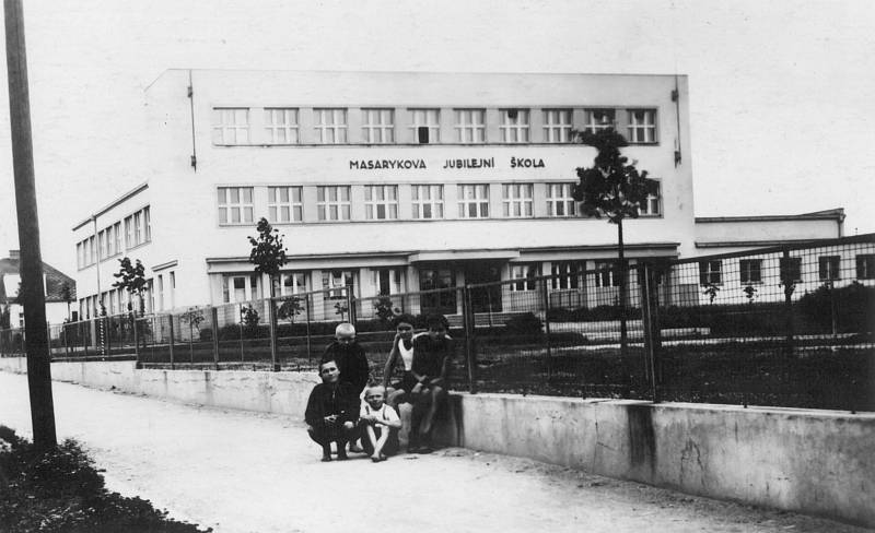 Původní budova byla postavena v letech 1930 a 1931 podle návrhu architekta Oldřich Lisky.