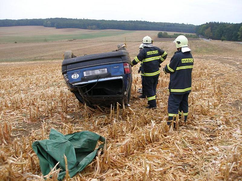 Nehoda v pondělí 5. října mezi Nechanicemi a Hrádkem.