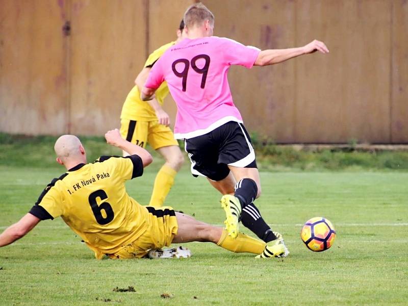 Bratři David a Pavel Drozdovi jako fotbalisté hradecké Lokomotivy (v růžovém).