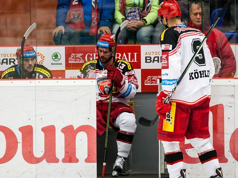 Hokejová extraliga: Mountfield HK - HC Oceláři Třinec.