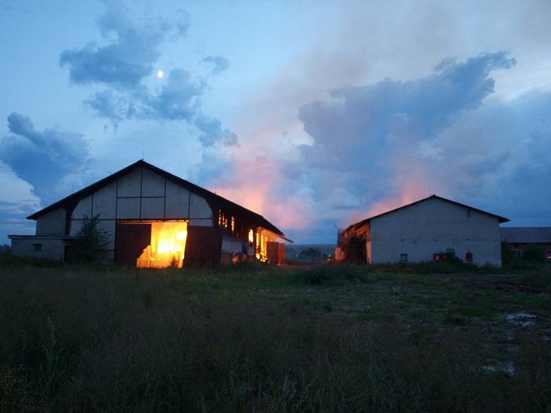 Rozsáhlý požár v Čejkovicích.