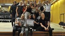 Mladí hradečtí hudebníci při soutěžním vystoupení v sále Moravské filharmonie v Olomouci.
