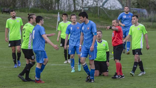 Prestižní okresní derby mezí Železnicí a jičínskou rezervou nabídlo řadu emotivních momentů. Zároveň však také čtyři vstřelené branky.