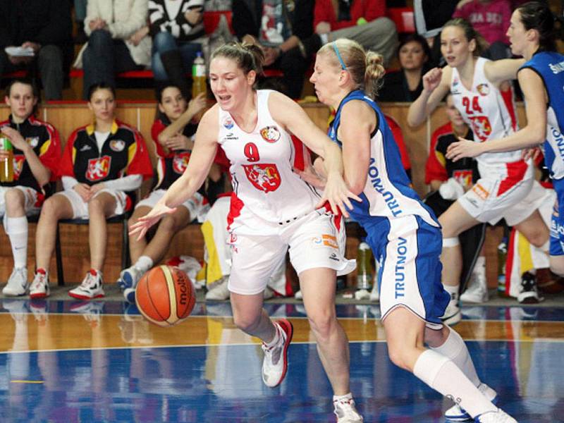 Ženská basketbalová liga: Sokol Hradec Králové - Kara Trutnov.