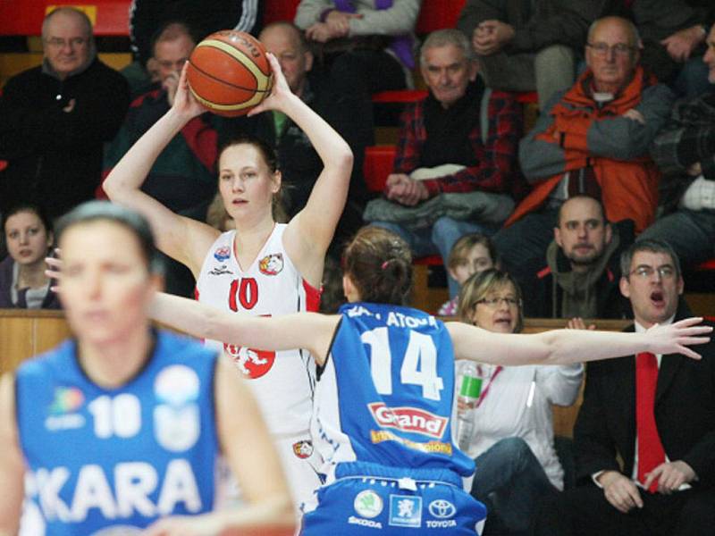 Ženská basketbalová liga: Sokol Hradec Králové - Kara Trutnov.