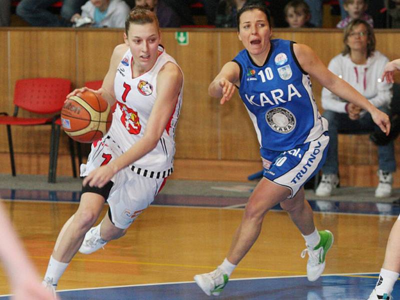 Ženská basketbalová liga: Sokol Hradec Králové - Kara Trutnov.