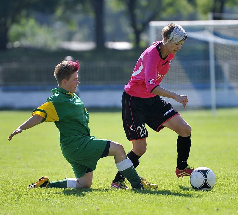 Domácí premiéra fotbalistkám Hvězdy nevyšla