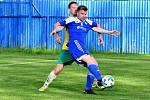 Nejdecký FK udolal před svými fanoušky Františkovy Lázně (ve žlutém) v poměru 2:1.