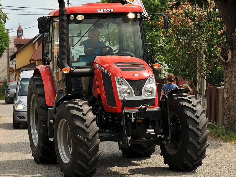 ORGANIZÁTORY SRAZU TRAKTORŮ ve Skalné potěšila účast německých přátel s jejich stroji. 