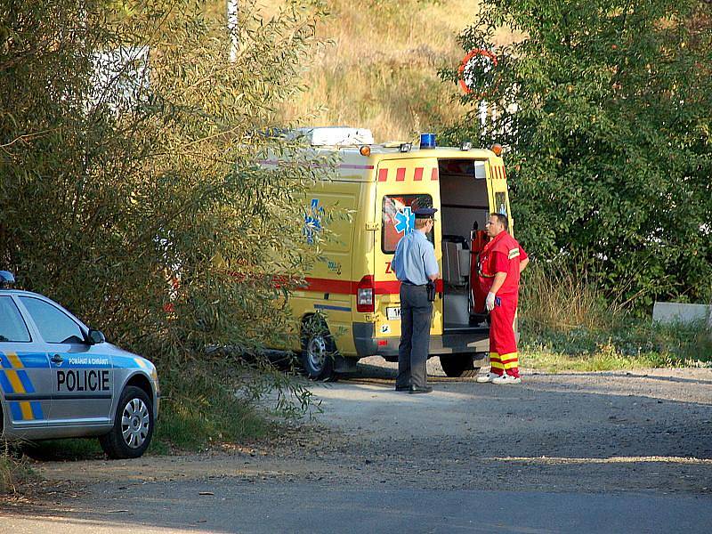 Vlak v blízkosti chebské ulice Antala Staška zranil  muže.  