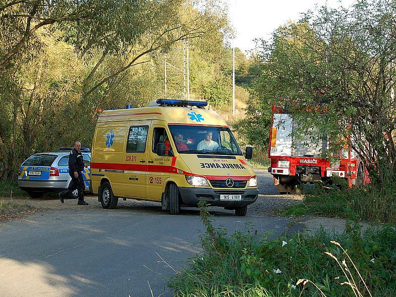 Vlak v blízkosti chebské ulice Antala Staška zranil  muže.  