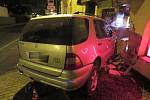 Skoro dvě promile nadýchala policistům sedmadvacetiletá řidička, která se svým osobním vozem nabourala do domu v chebské ulici Pražská